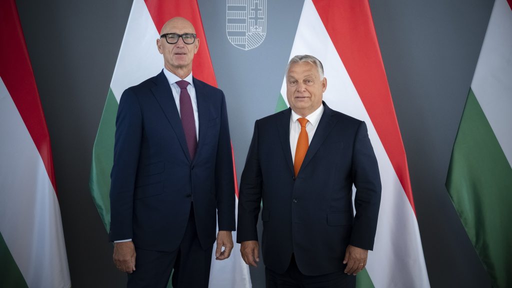 Orbán a német és a magyar Telekom vezetőivel tárgyalt