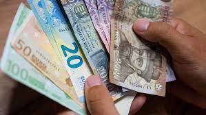 Gyengült a forint hétfő estére