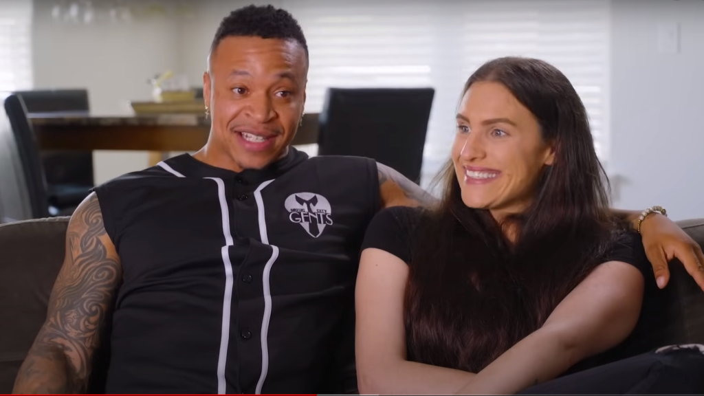 Mással is lefekszik a férfisztriptíz férje, de ez nem zavarja