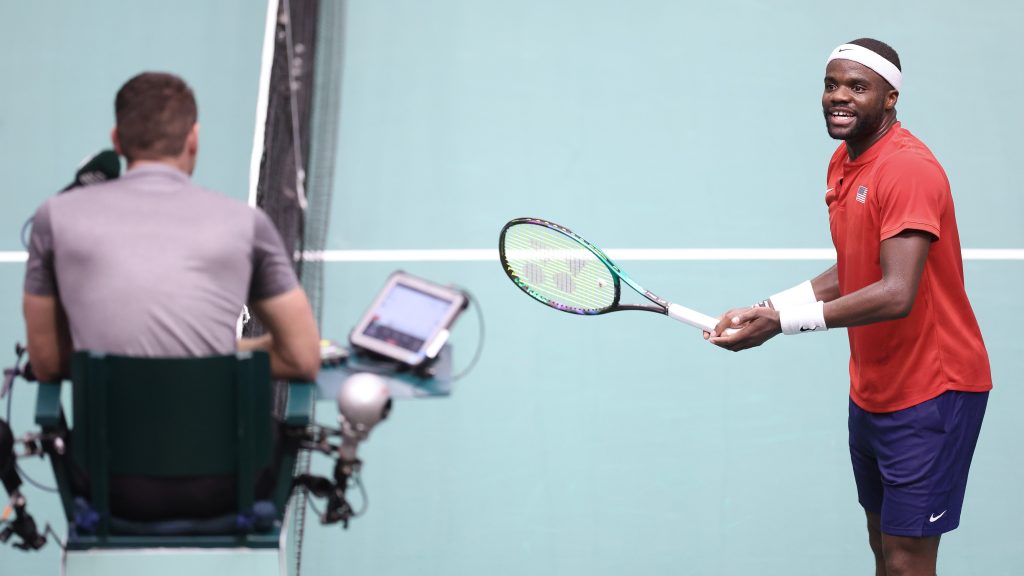 Ütőjét törve dühöngött, pontbüntetéssel bukta el a meccset az amerikai teniszező