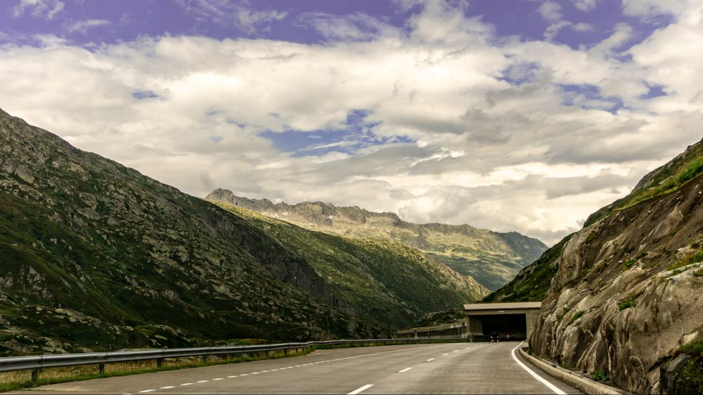 Lezárták a svájci Gotthard-alagutat