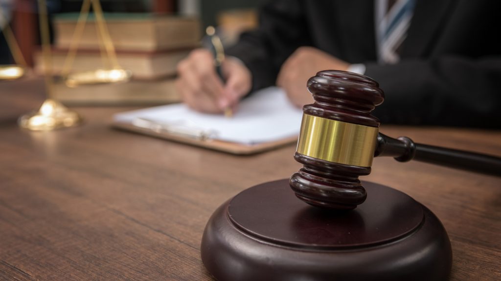 Fegyházbüntetést kértek a 321 céget fantomizáló „üzleti angyalra”