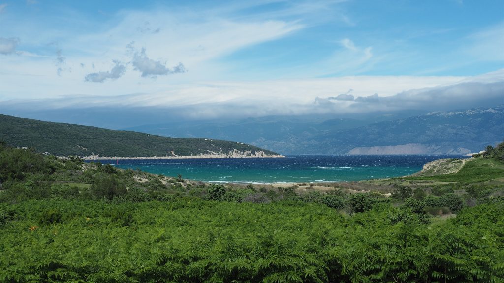 Zátonyra futott egy turistahajó a horvátországi Rab-szigetén
