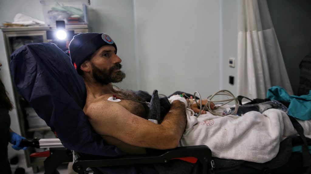 Improvizált intenzív ezer méteres mélységben – így mentették meg a magyar barlangi mentők Mark Dickey-t