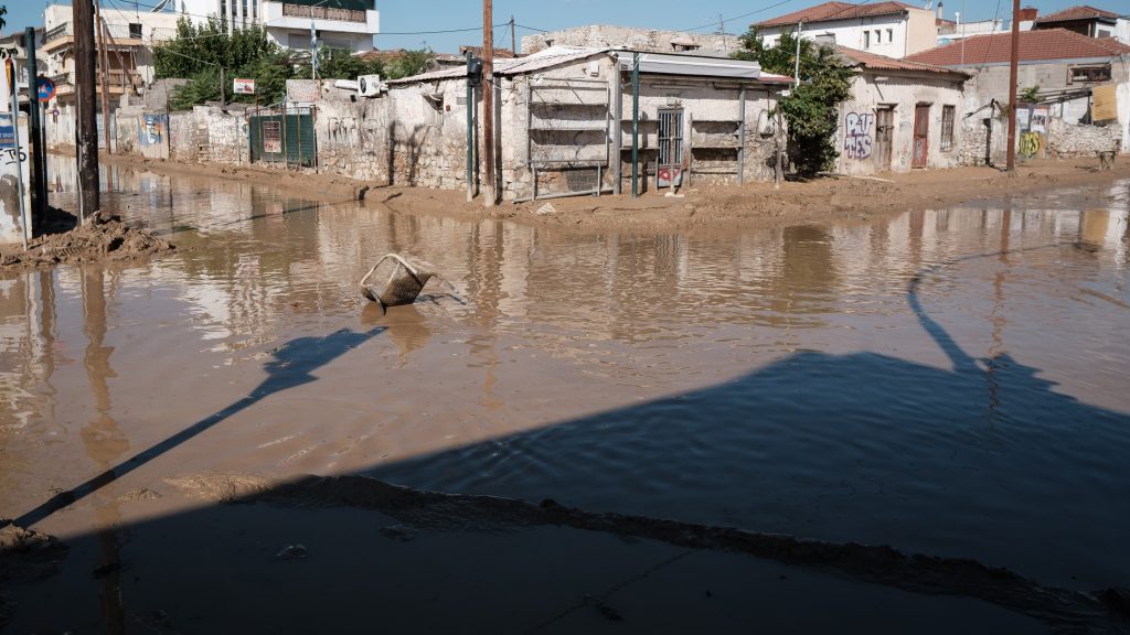 Meghalt egy nászúton lévő házaspár, miután elsodorta a nyaralójukat az árvíz