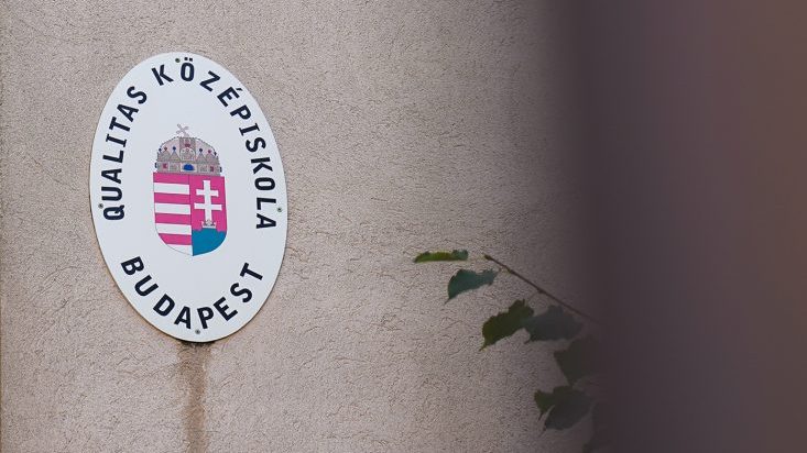 A Qualitas Gimnázium igazgatója szerint nem igaz, hogy az iskola működési engedélyét visszavonták