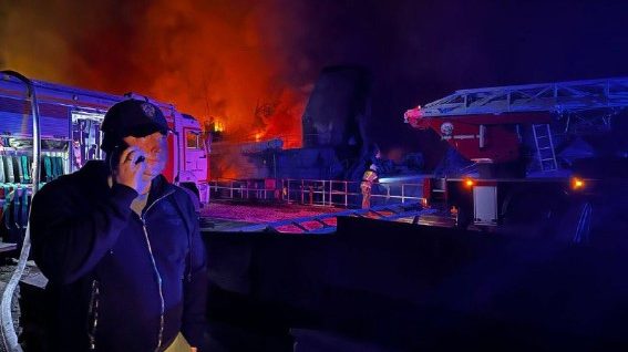 Orosz kormányzó: Lángokba borult a hajógyár Szevasztopolban