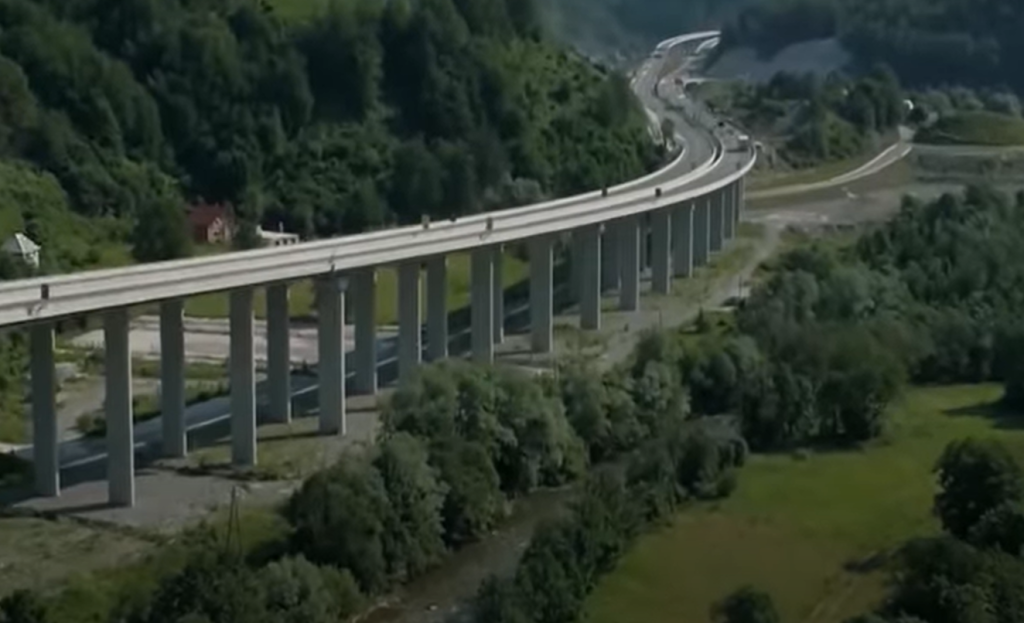 Kínai kölcsönből kínai cég épített autópályát Montenegróban, megreccsent a költségvetés
