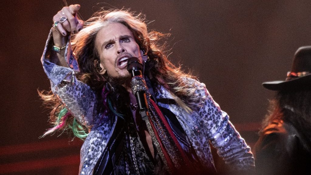 Bevéreztek Steven Tyler hangszálai, az Aerosmith halasztja a búcsúturné több koncertjét