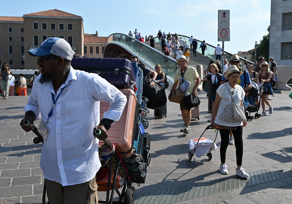 Velence napidíjjal mérsékelné a várost fojtogató turizmust