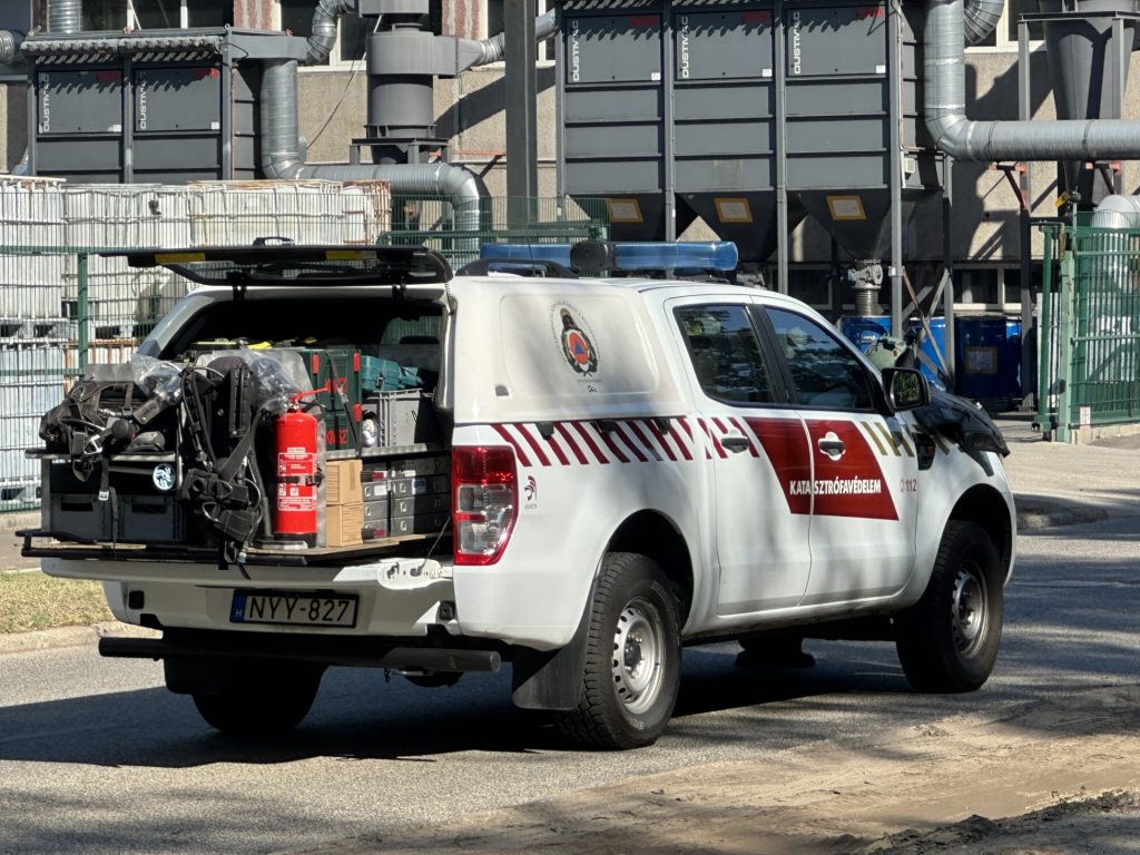 Tűz ütött ki az akku-feldolgozóban Szigetszentmiklóson