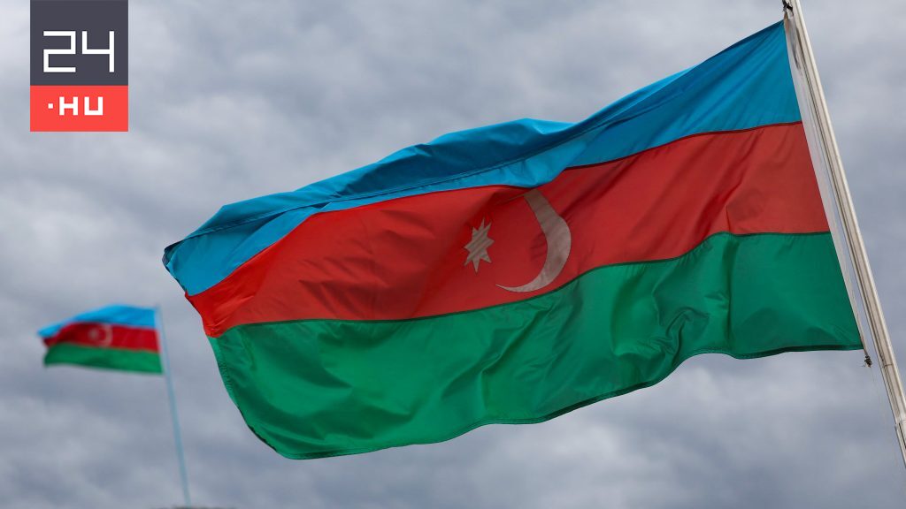 felvont-k-az-azeri-z-szl-t-hegyi-karabah-f-v-ros-ban-24-hu