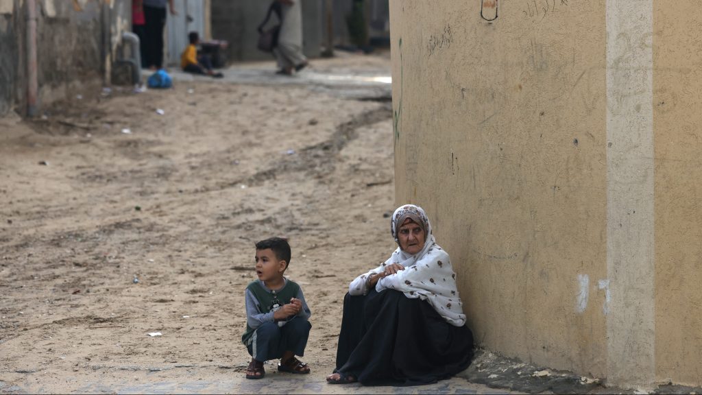 Izrael szerint legalább 203 embert tartanak túszként Gázában