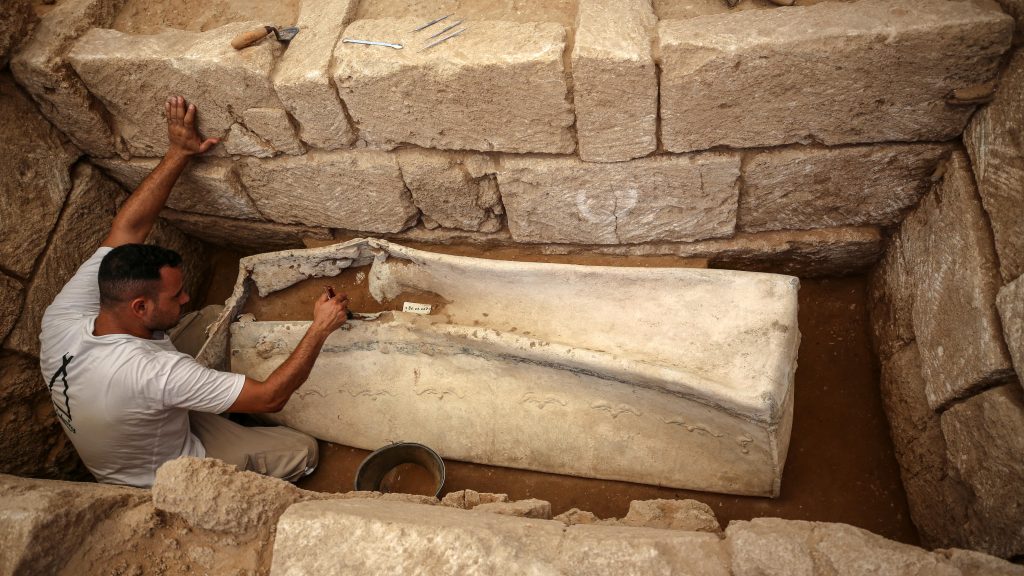 Kétezer éves szarkofágokra bukkantak a Gázai övezetben