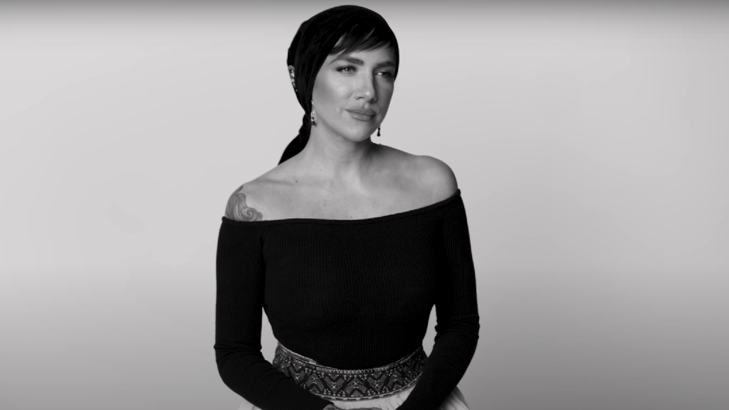 „Átkozottul hosszú volt a nyár, társam nem volt más, csak a magány” – énekli új dalában Tóth Gabi