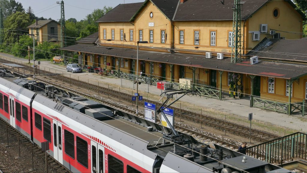 Mentőövet dob az utasoknak a MÁV a győri vasútvonalon