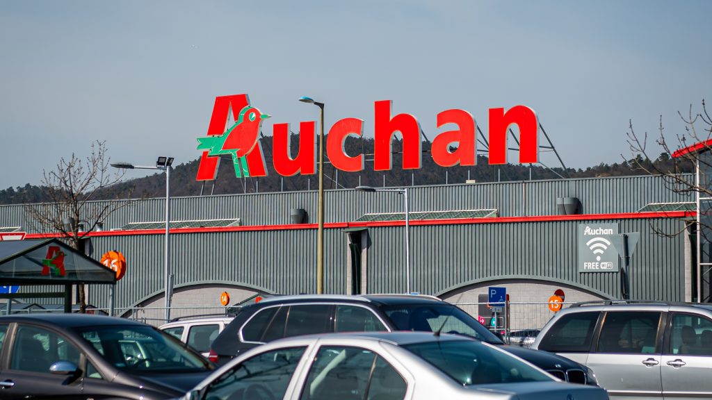 NER-közeli üzletemberé lett a magyar Auchan 47 százaléka