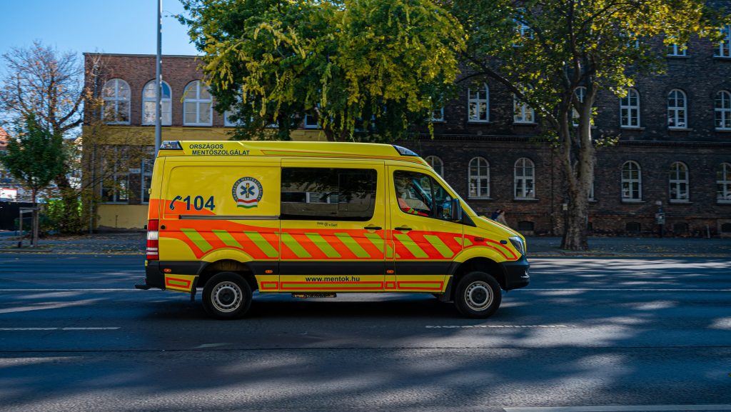 Tízéves lánya talált rá az eszméletlen anyára, még időben meg tudták kezdeni az újraélesztést