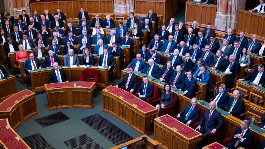 25 millió forintos autót vásárolt a Fidesz-frakció