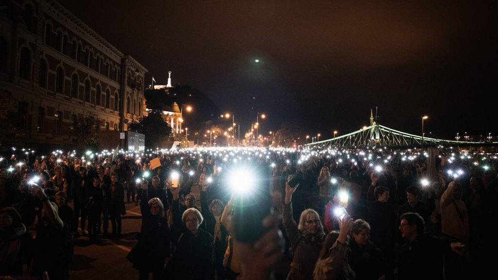 Egy éve ilyenkor: a luxusétterem kiszámlázta a horribilis asztalfoglalási díjat a vendégnek, aki közben kórházba vitte a gyerekét