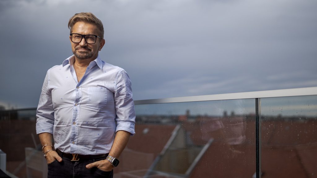 Mutatunk egy 11 éves fotót Jákob Zoltánról, akire alig ismertünk rá