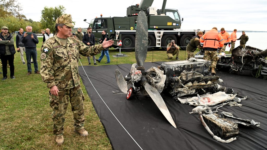 A világ egyetlen, magyar motorral szerelt Messerschmittjének darabjait emelték ki a Balatonból