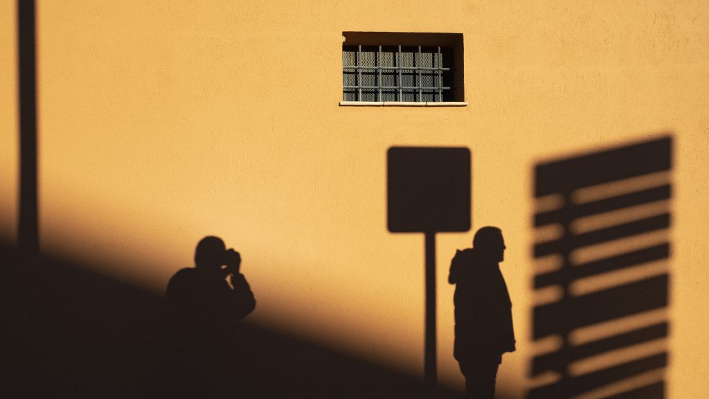 Milyen okokból nyomoz az oknyomozó?