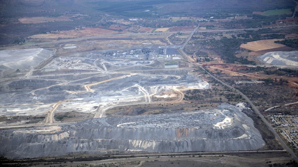 Elfajult egy szakszervezeti vita, ötszáz bányászt tartanak fogva kollégáik