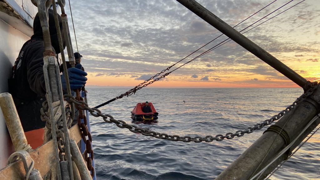 Két hét után, egy csónakban hánykolódva találták meg a Csendes-óceánon eltűnt halászt