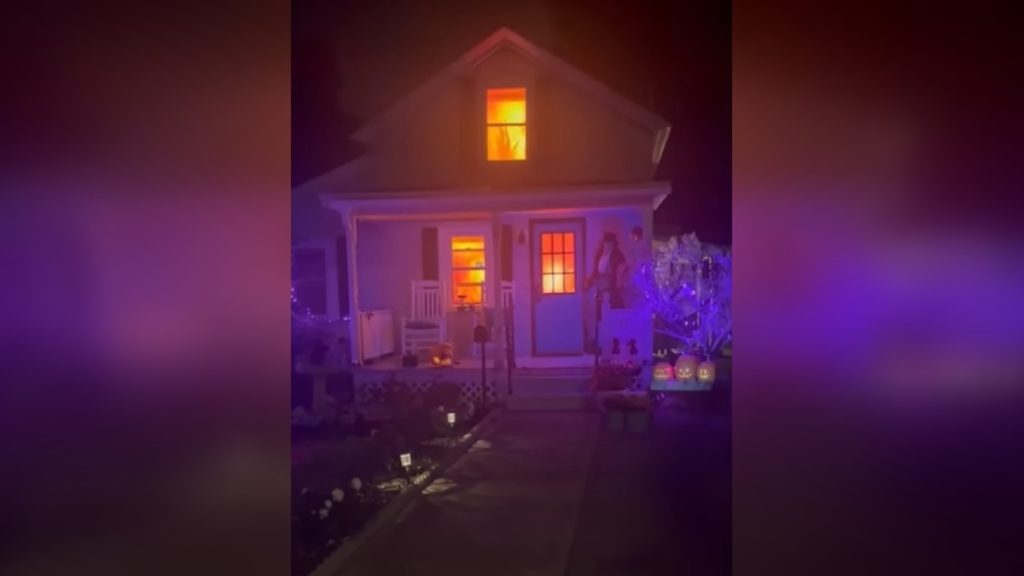 Túl jól sikerült a halloweeni dekoráció, tűzoltók vonultak ki a házhoz