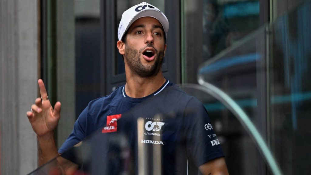 Kéztörése után Daniel Ricciardo végre visszatér
