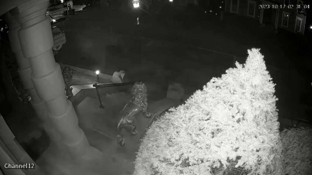 „Valami” elsuhant egy étterem kamerája előtt, aktiválta a riasztót – videó