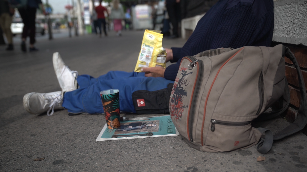 Eltűnt a készpénz, kevesebb a csikk – így hat a technológiai fejlődés a hajléktalanok életére