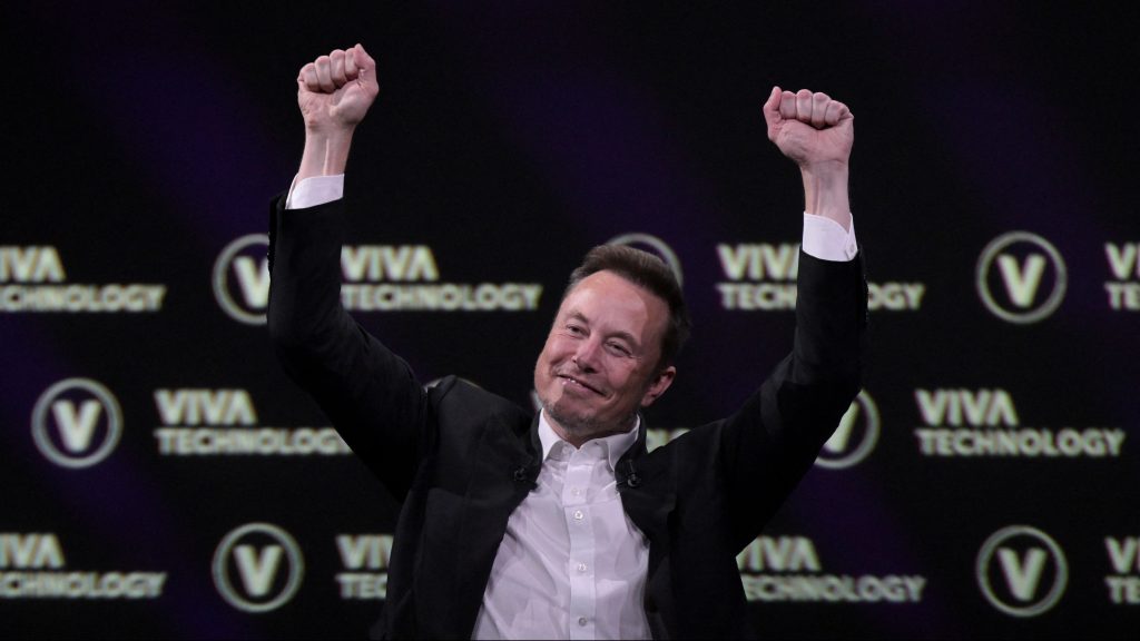 Több ezer önkéntes ültetné be az agyába Elon Musk chipjét