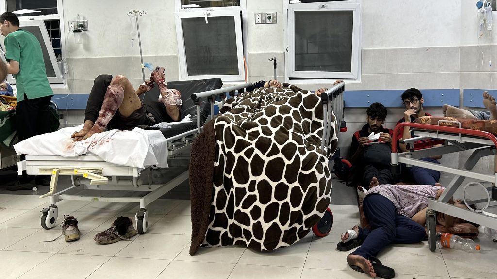 Izrael: fegyverek és katonai felszerelések kerültek elő a gázai es-Sifá kórházban