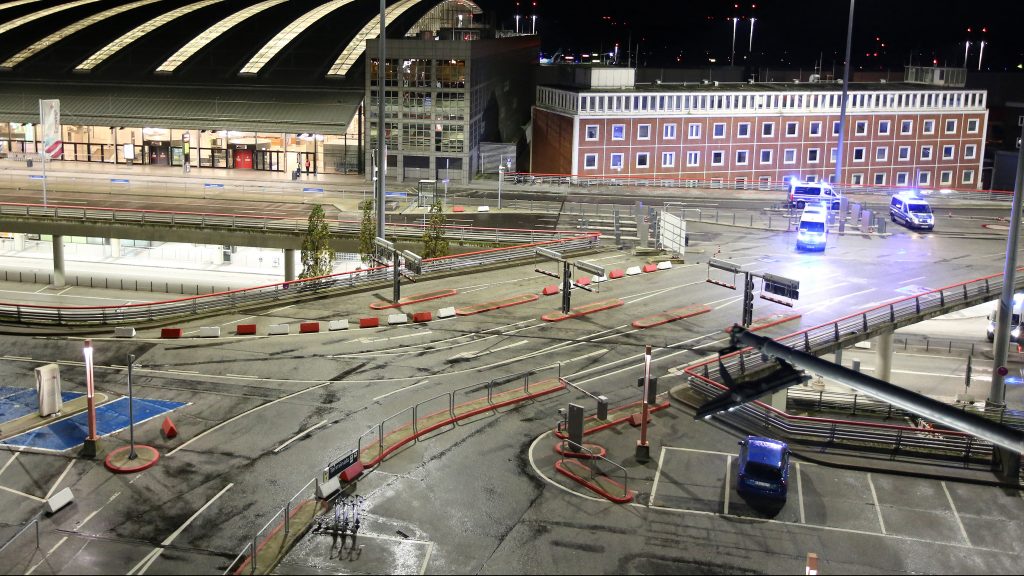 Túszdráma a hamburgi reptéren: saját lányát rabolta el egy férfi, Törökországba akarja vinni