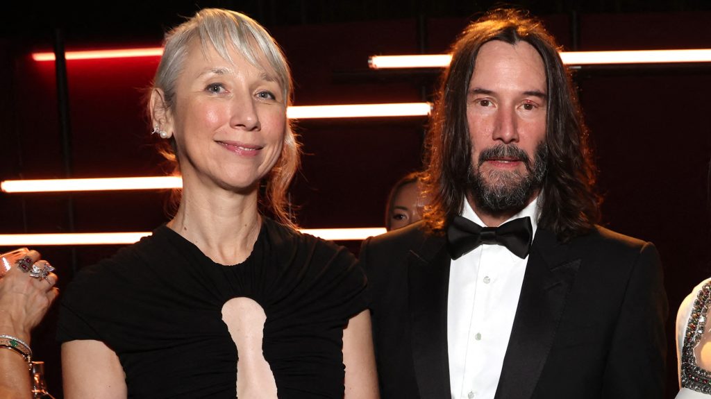 Keanu Reeves a barátnőjével vörös szőnyegezett: tökéletesen egymáshoz öltöztek