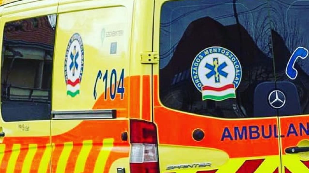 Rángatózni kezdett, majd leállt a légzése egy 30 év körüli férfinek egy pesti irodaházban