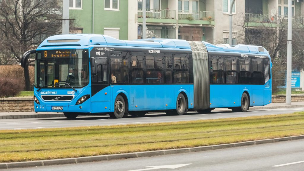 Lángolt egy BKV-busz kereke Budapesten