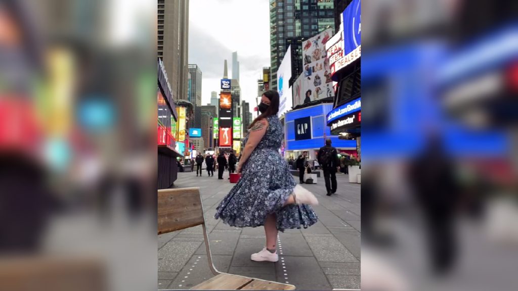 Azt mutatja meg a plus-size utazó, hogyan tud ő kényelmesen repülni