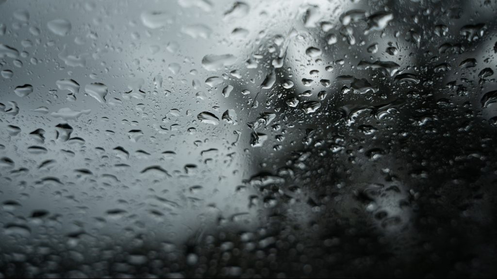 Kiadós esővel indul a vasárnap, de délután már jobb lesz a helyzet