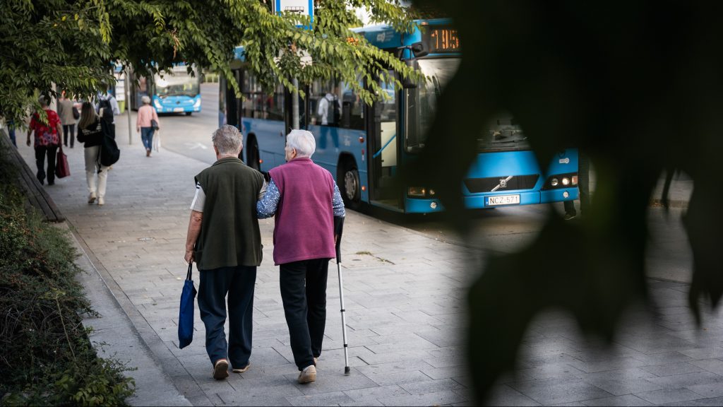 Egyre nehezebb lehet gondoskodni az idősekről