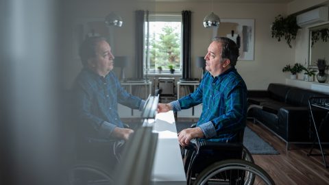 „Sportos külsővel jöttél-mentél, most meg, ha csak egy centit arrébb kellene raknod a lábad, képtelen vagy rá”