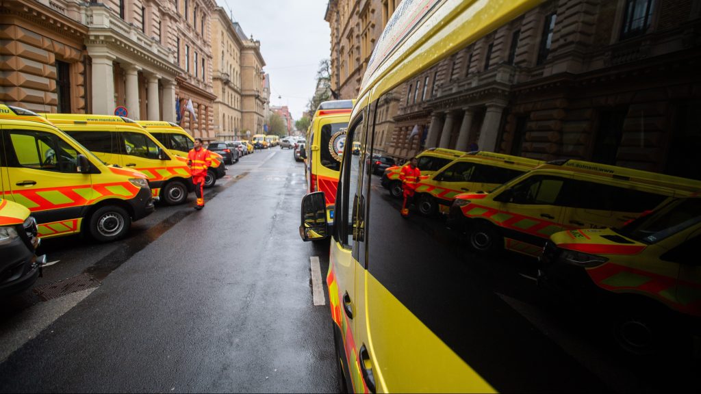 Kiszállt cigarettázni a betegszállítóból, azóta nincs nyoma az epilepsziás férfinek