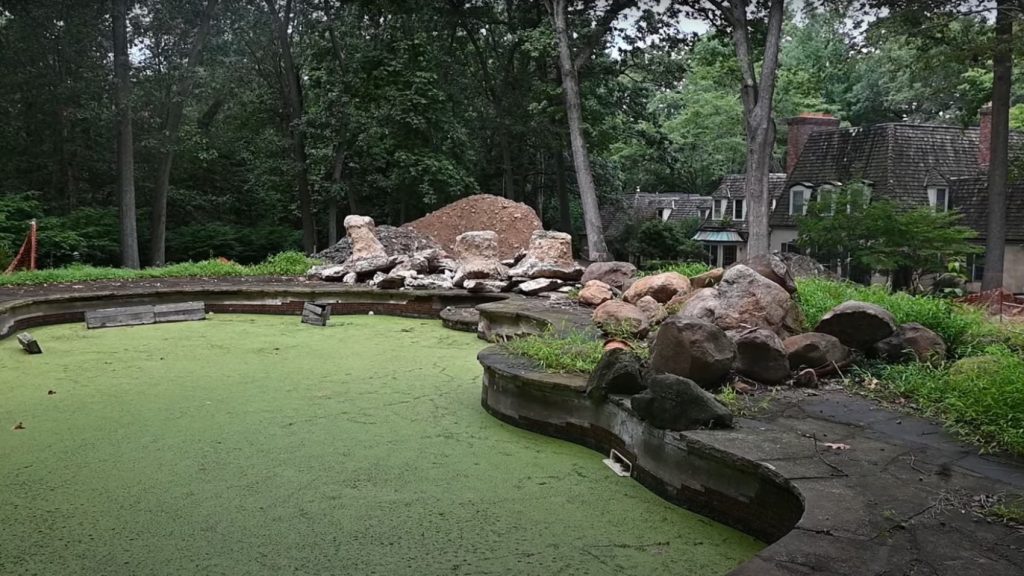 Szörnyű múltja miatt senki sem mer beköltözni, lebontják a közel kétmilliárdot érő villát