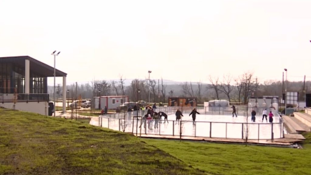 Százmillió forintból épül jégpálya Felcsúton