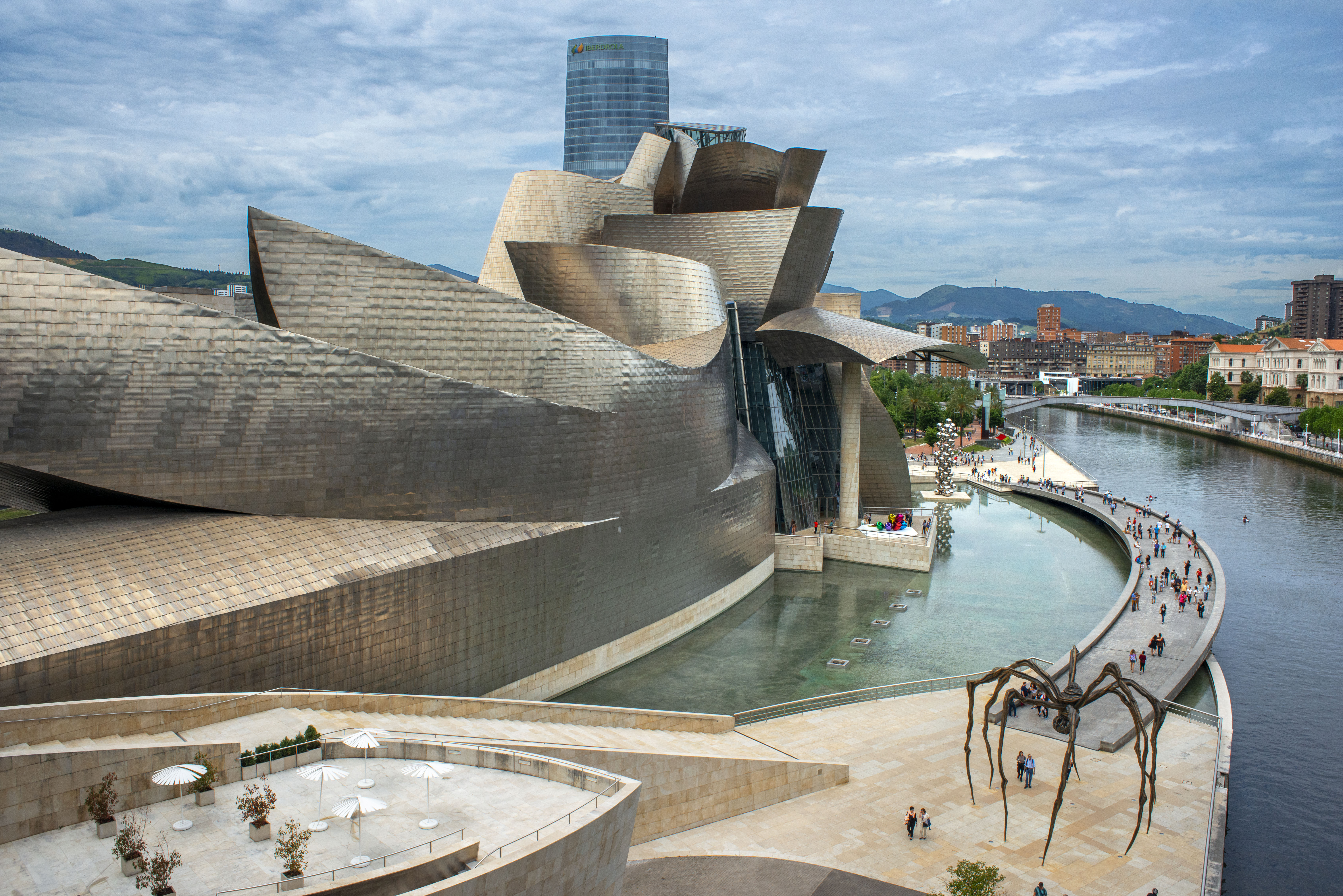 Egy építészeti atombomba kevés, de Bilbao feltámadásából Budapest is tanulhatna