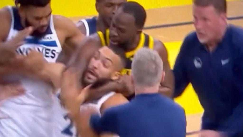 Ötmeccses eltiltást kapott az ellenfelét fojtogató olimpiai bajnok kosaras