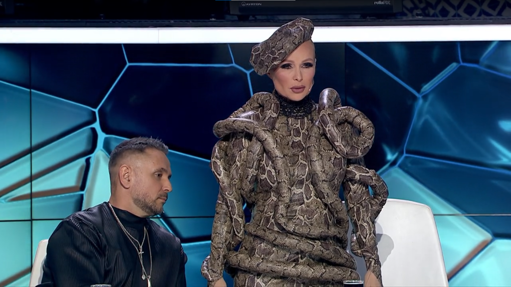 „Botrány!” – Köllő Babett kígyós ruháján kiakadtak a követői