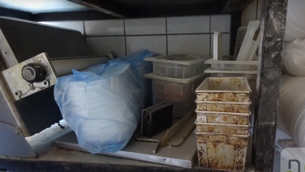 Lejárt élelmiszerek, rozsda és piszok: pékséget záratott be a Nébih